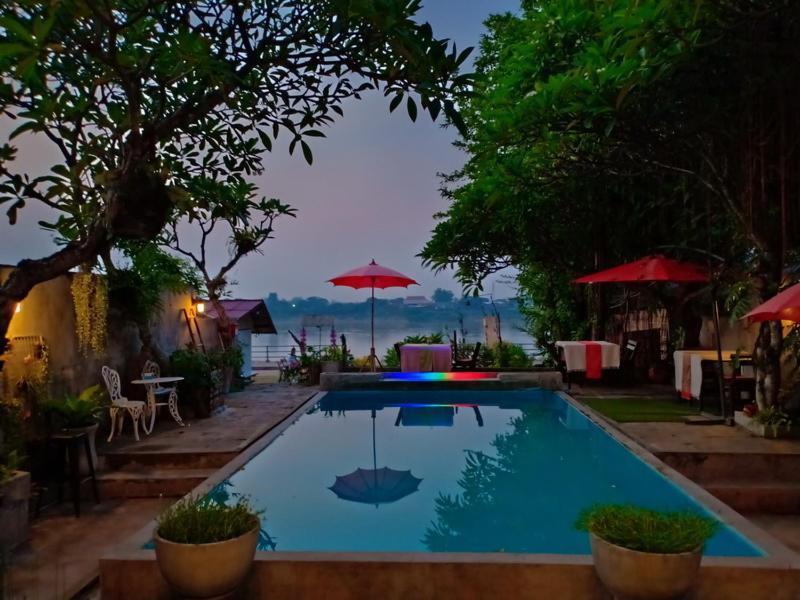 Sofa Gallery Hotel Nong Khai Extérieur photo