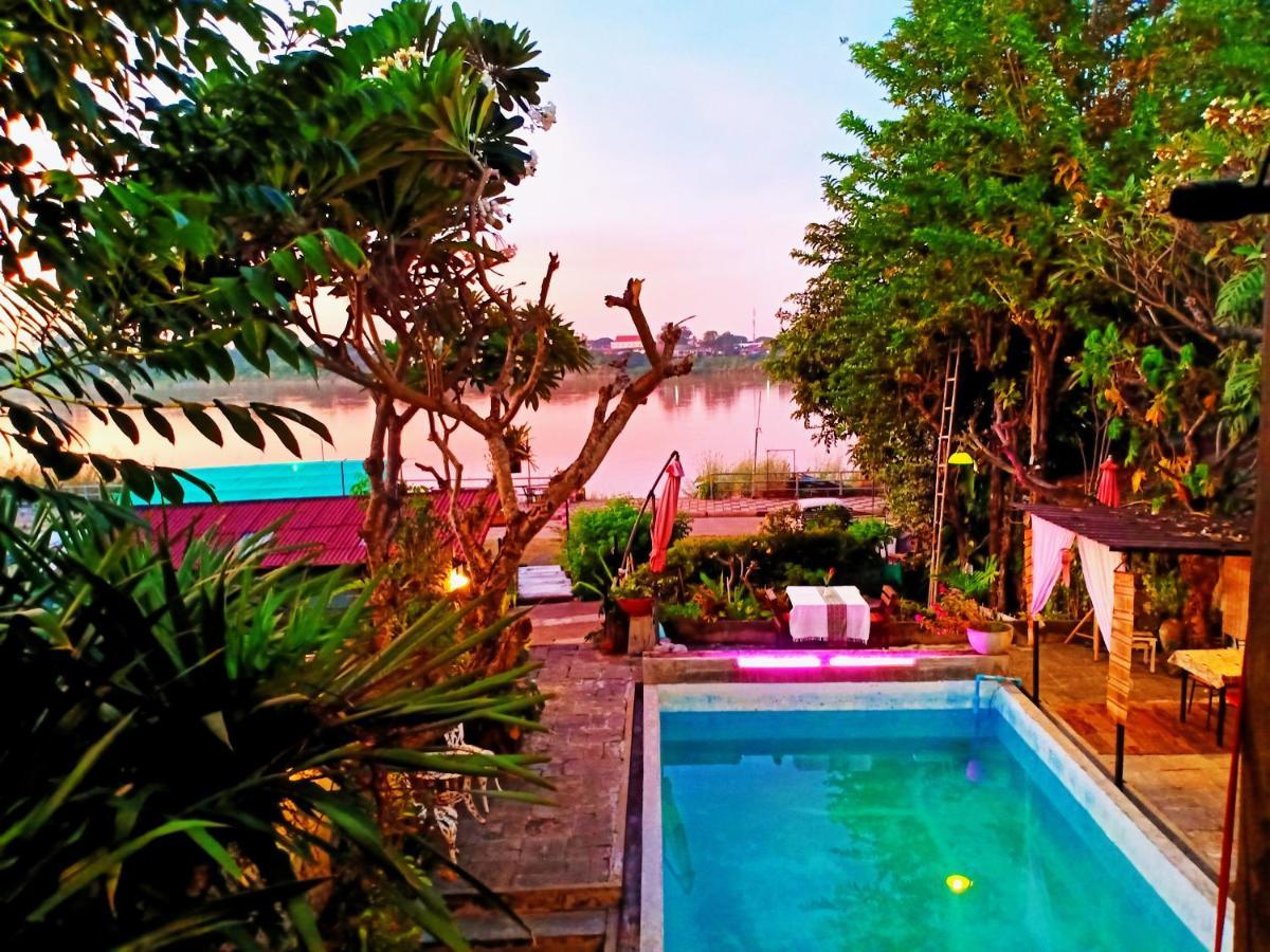 Sofa Gallery Hotel Nong Khai Extérieur photo
