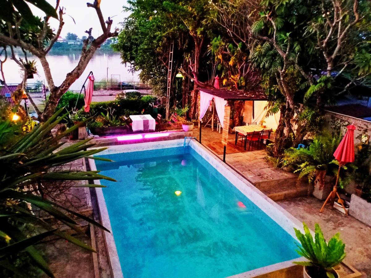 Sofa Gallery Hotel Nong Khai Extérieur photo
